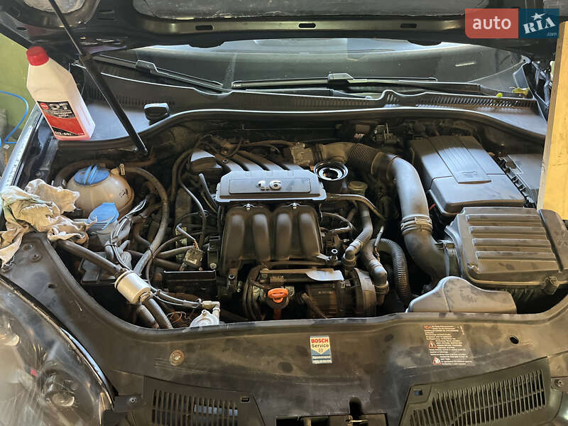 Хетчбек Volkswagen Golf 2005 в Миколаєві