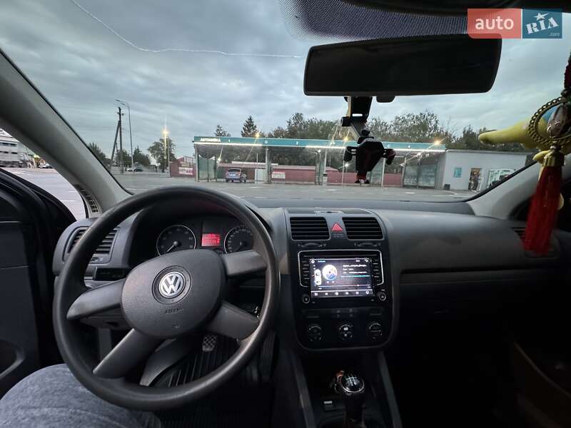 Хетчбек Volkswagen Golf 2003 в Немирові