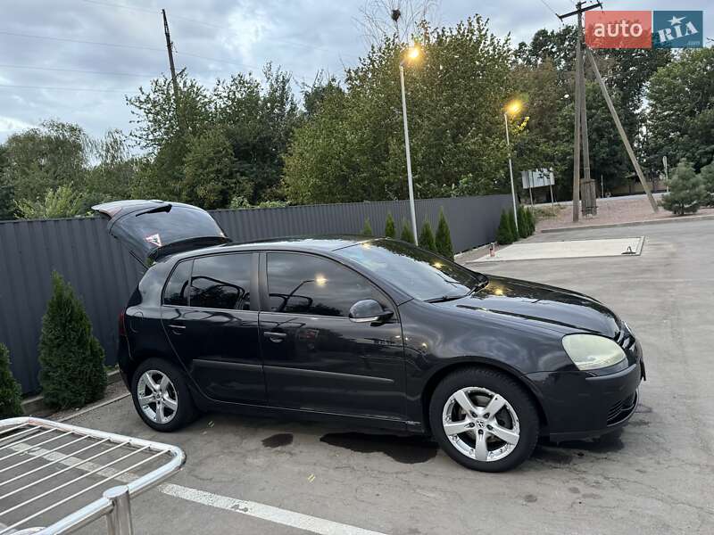 Хетчбек Volkswagen Golf 2003 в Немирові