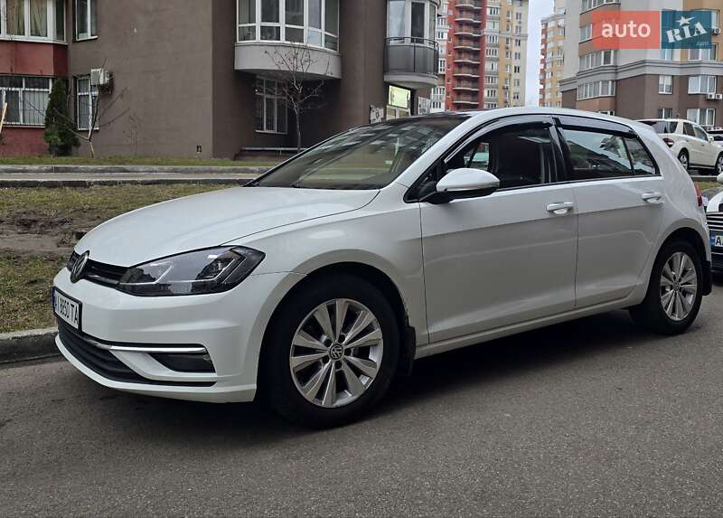 Хэтчбек Volkswagen Golf 2018 в Киеве