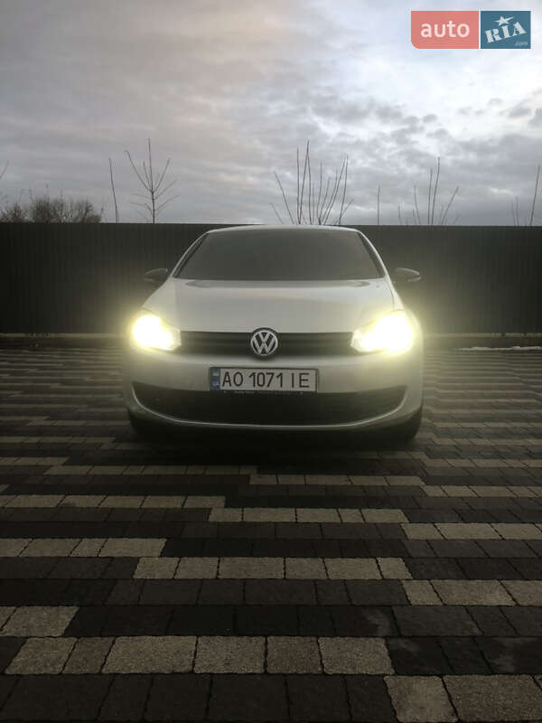 Хетчбек Volkswagen Golf 2010 в Сваляві