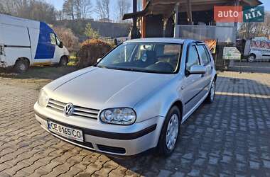 Хэтчбек Volkswagen Golf 2001 в Черновцах