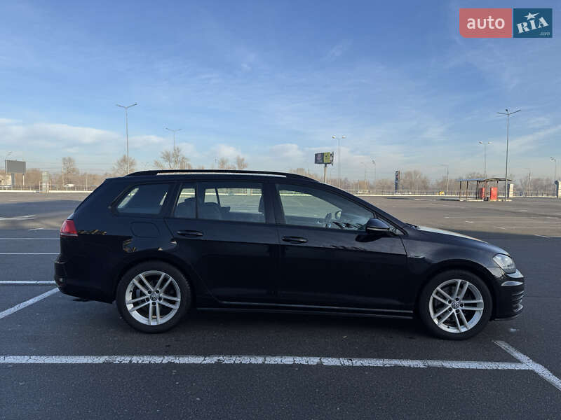 Универсал Volkswagen Golf 2015 в Киеве