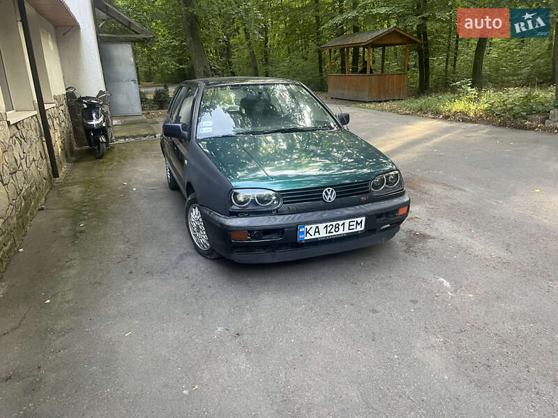 Хэтчбек Volkswagen Golf 1994 в Новоднестровске