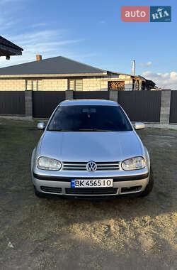 Хэтчбек Volkswagen Golf 2003 в Березному