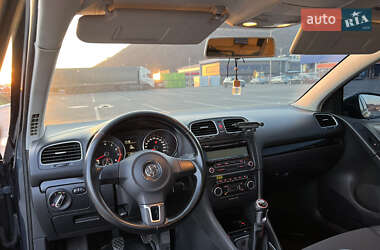 Хетчбек Volkswagen Golf 2010 в 