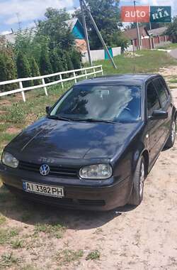 Хетчбек Volkswagen Golf 2001 в Гайсину