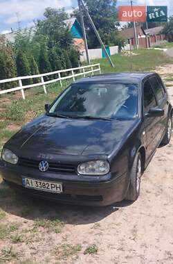 Хэтчбек Volkswagen Golf 2001 в 