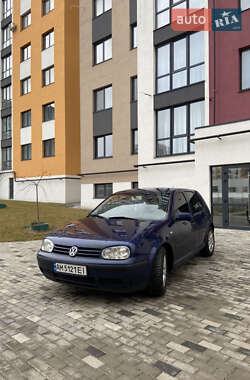 Хетчбек Volkswagen Golf 2002 в Рівному