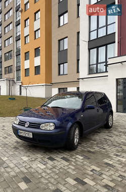 Хетчбек Volkswagen Golf 2002 в Рівному