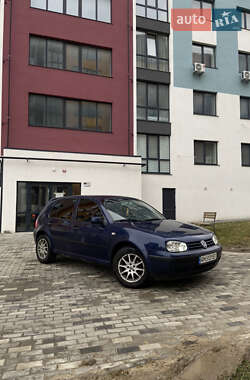 Хетчбек Volkswagen Golf 2002 в Рівному