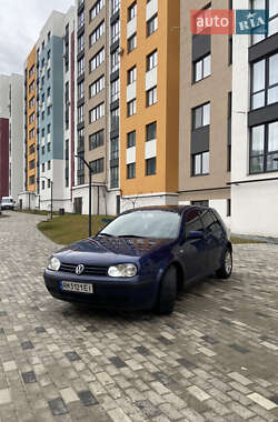 Хетчбек Volkswagen Golf 2002 в Рівному