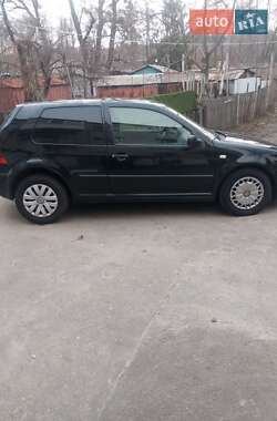 Хэтчбек Volkswagen Golf 2000 в 