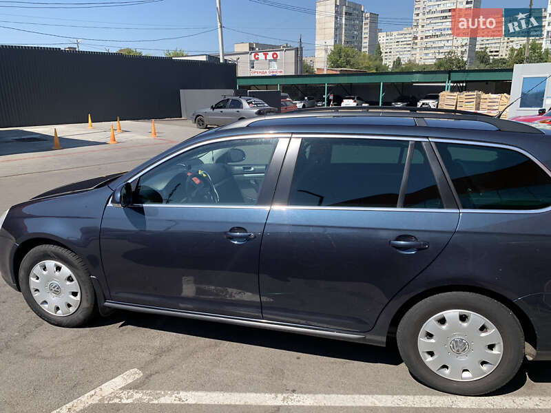 Універсал Volkswagen Golf 2009 в Харкові