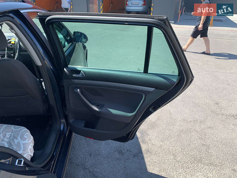 Універсал Volkswagen Golf 2009 в Харкові