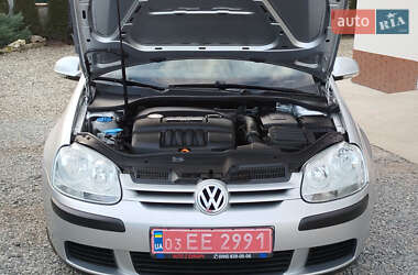 Хэтчбек Volkswagen Golf 2005 в Бучаче