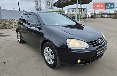 Хэтчбек Volkswagen Golf 2005 в 