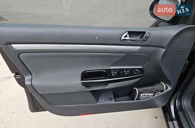 Хэтчбек Volkswagen Golf 2005 в 