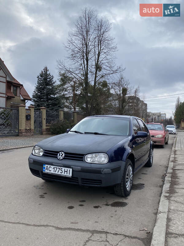 Хетчбек Volkswagen Golf 2002 в Луцьку