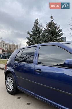 Хетчбек Volkswagen Golf 2002 в Луцьку