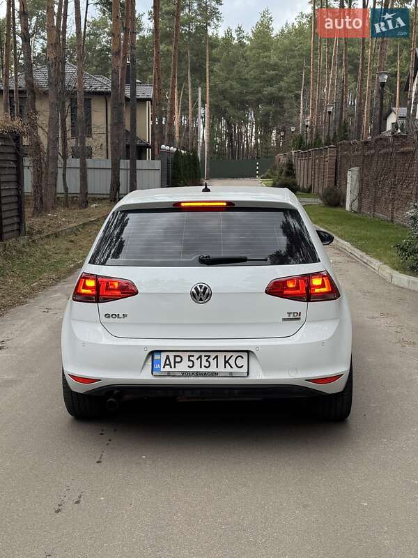 Хетчбек Volkswagen Golf 2014 в Києві
