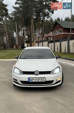 Хэтчбек Volkswagen Golf 2014 в Киеве
