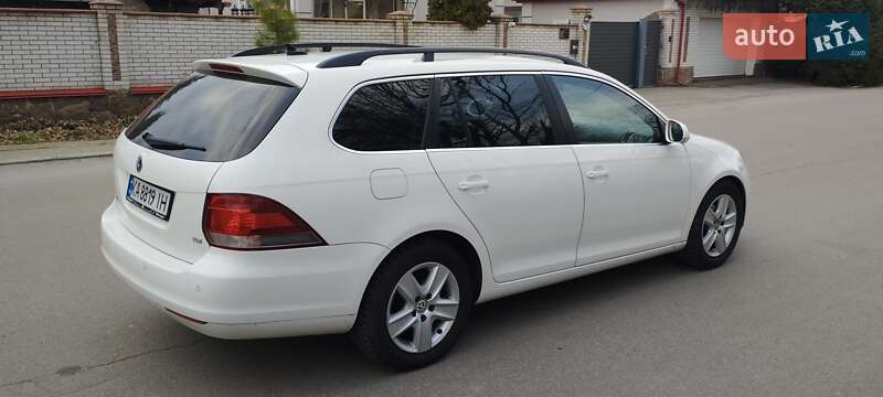 Универсал Volkswagen Golf 2010 в Киеве