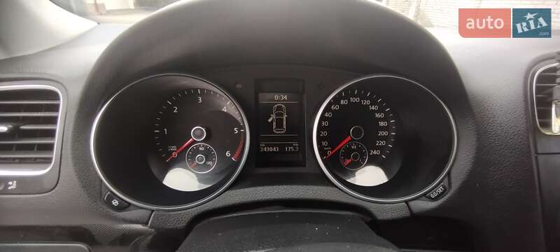 Универсал Volkswagen Golf 2010 в Киеве