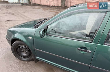 Хетчбек Volkswagen Golf 2002 в Запоріжжі