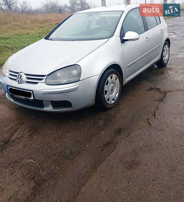 Хетчбек Volkswagen Golf 2004 в 