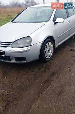 Хетчбек Volkswagen Golf 2004 в 
