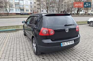 Хетчбек Volkswagen Golf 2004 в Хмельницькому