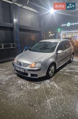 Хетчбек Volkswagen Golf 2004 в Тячеві