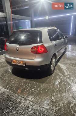 Хетчбек Volkswagen Golf 2004 в Тячеві