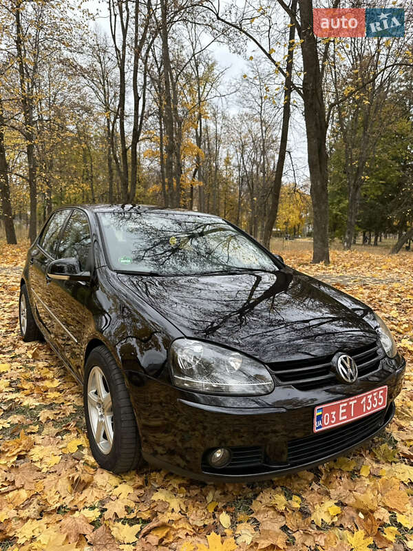 Хетчбек Volkswagen Golf 2009 в 