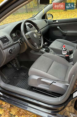 Хетчбек Volkswagen Golf 2009 в 