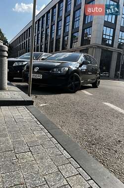 Хэтчбек Volkswagen Golf 2015 в 