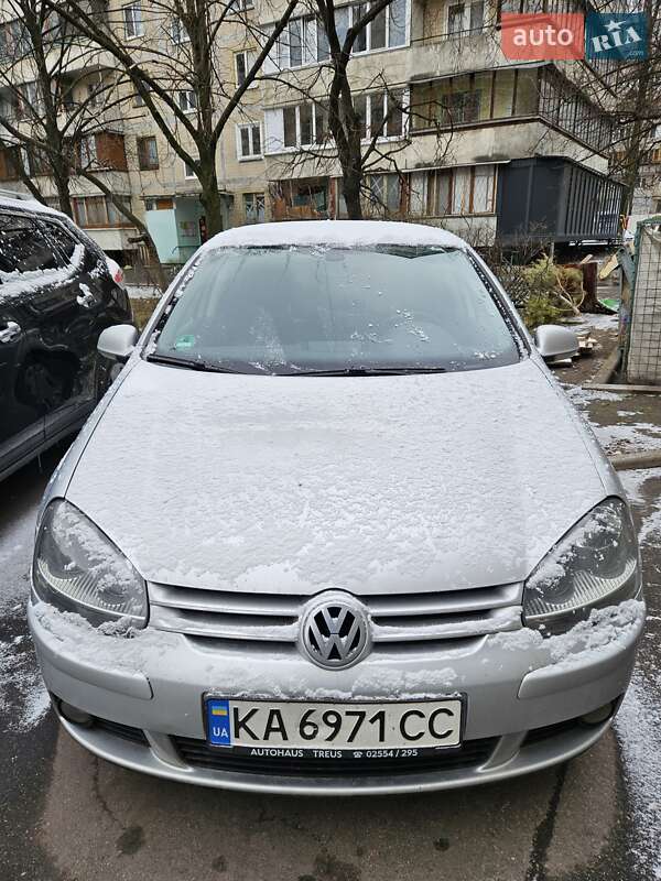 Хетчбек Volkswagen Golf 2008 в Києві