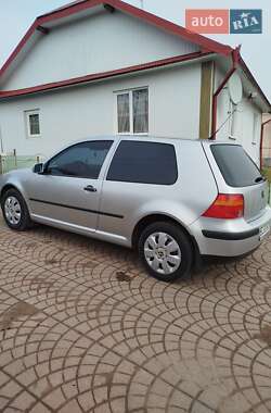 Хетчбек Volkswagen Golf 2003 в Червонограді