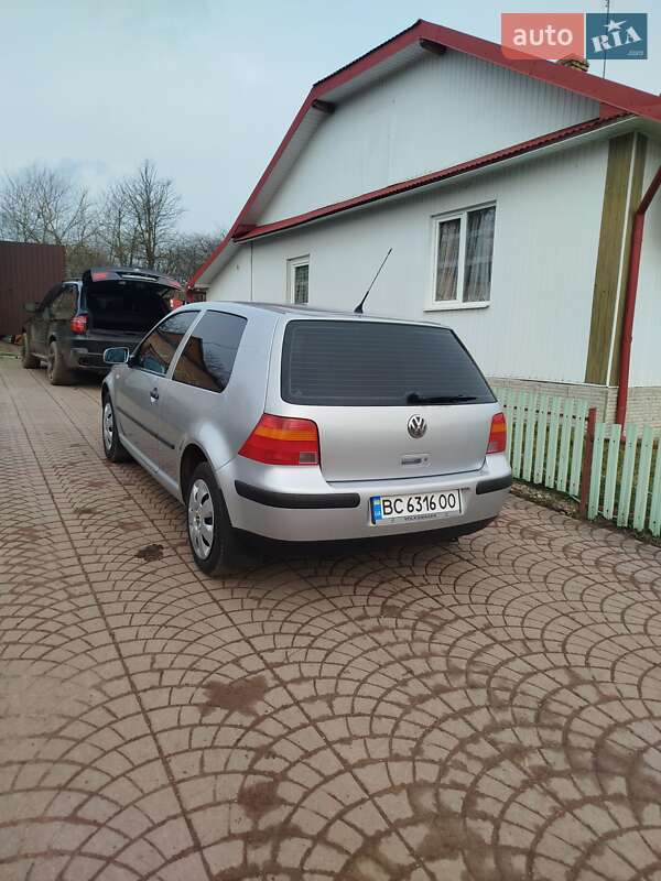 Хетчбек Volkswagen Golf 2003 в Шептицькому