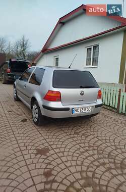 Хетчбек Volkswagen Golf 2003 в Червонограді