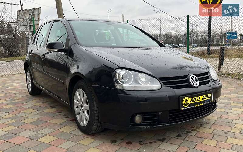 Хэтчбек Volkswagen Golf 2004 в 