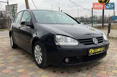 Хэтчбек Volkswagen Golf 2004 в 