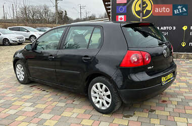 Хэтчбек Volkswagen Golf 2004 в 