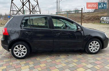 Хэтчбек Volkswagen Golf 2004 в 