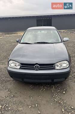 Хетчбек Volkswagen Golf 2000 в Луцьку