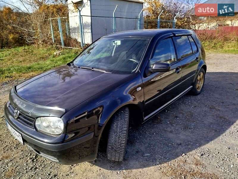 Хетчбек Volkswagen Golf 2003 в Середньому