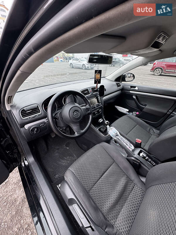 Универсал Volkswagen Golf 2010 в Ивано-Франковске