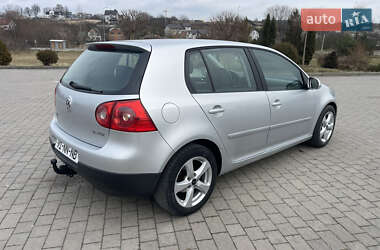 Хэтчбек Volkswagen Golf 2004 в Львове