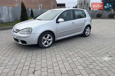 Хэтчбек Volkswagen Golf 2004 в Львове